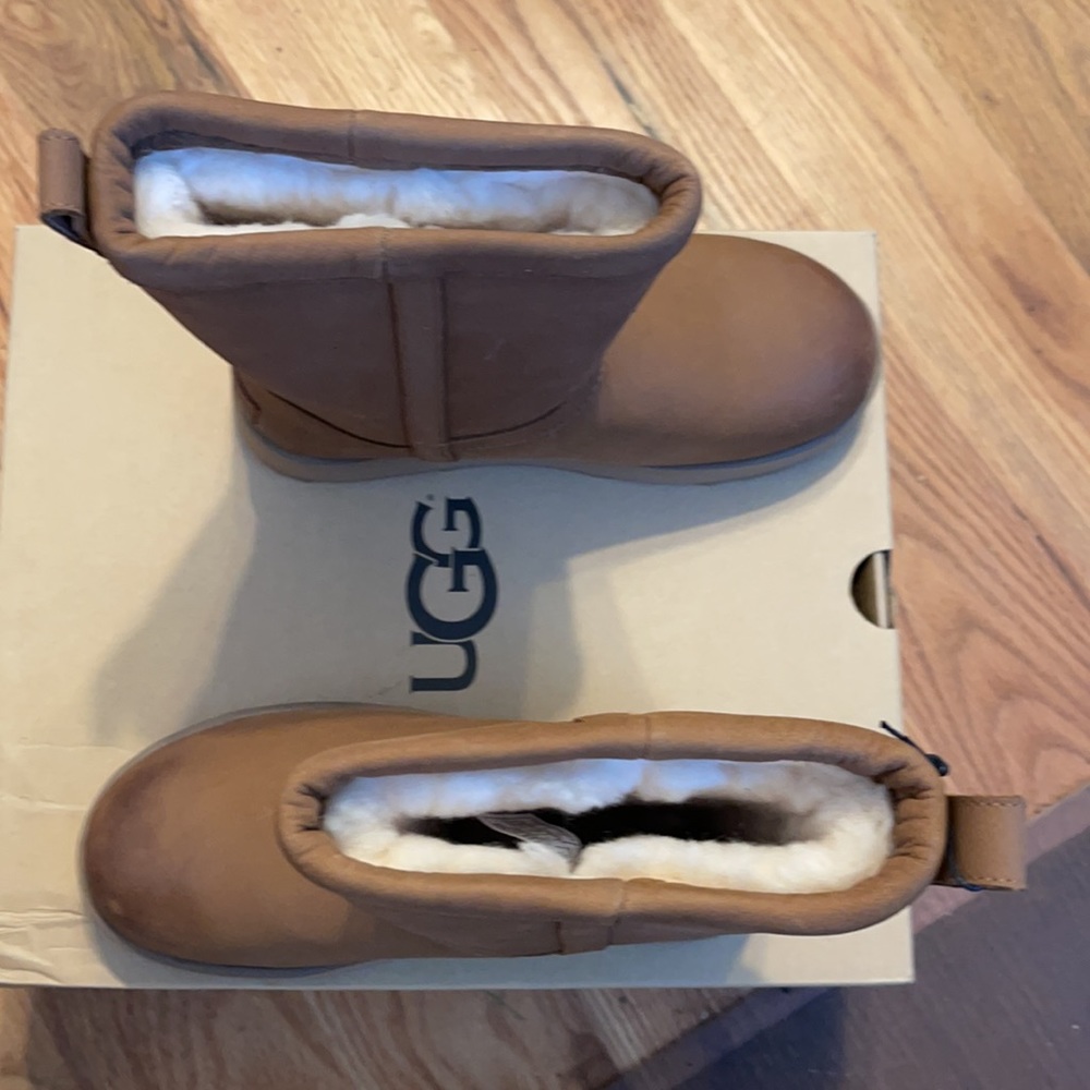UGG size 5.5 waterproof classic short women’s - Picture 4 of 9